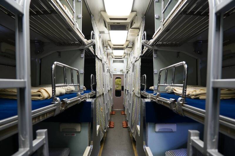 2月19、20日（初三、初四）限期解鎖經典車廂，圖為位於柴電工場車輛展區583系寢台電車內裝。（文化部提供）