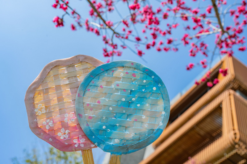 櫻花竹編手作課程，將春天的記憶轉化為可被收藏的生活物件。（阿里山英迪格酒店提供）