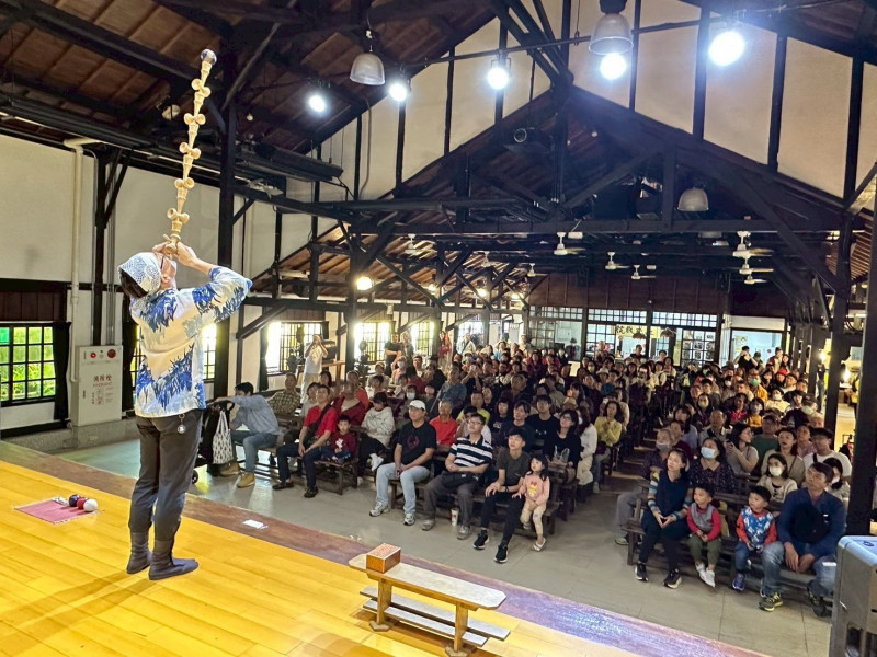 春節期間，位於鹽水月津港燈區旁的永成戲院有9224人次造訪。（南市文化局提供）