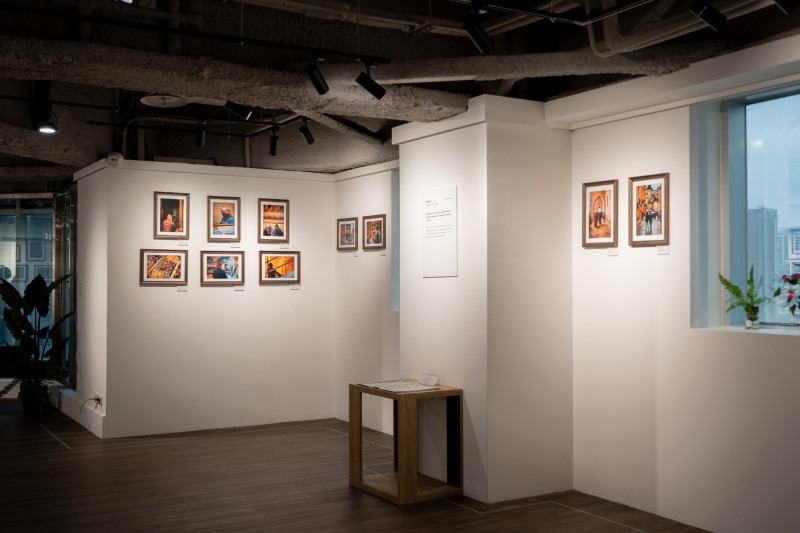 世界宗教博物館即日起至4月26日推出「以愛與和平之名～僧人眼中的梵蒂岡」攝影展。（記者翁聿煌攝）