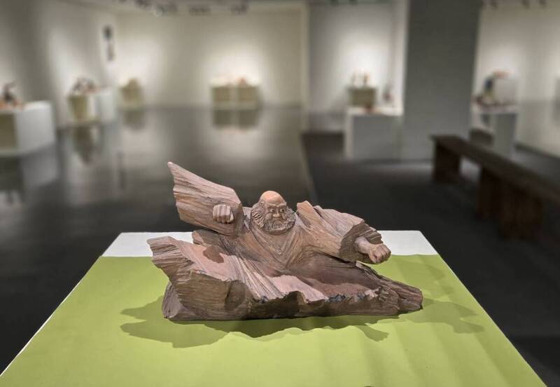 劉克倫的手捏陶個展，強調「純手工」捏塑。（新營文化中心提供）