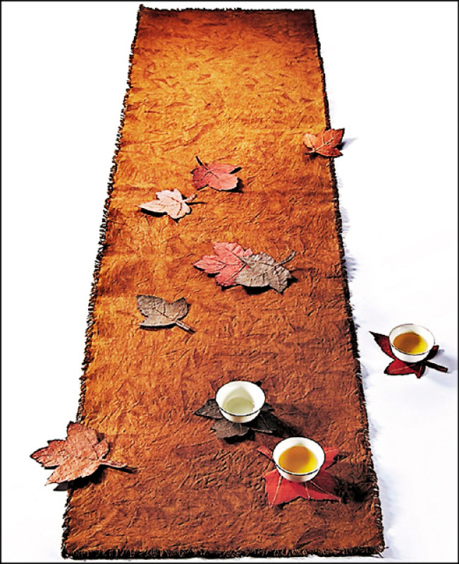 馬毓秀茶席作品〈秋林雅聚〉。