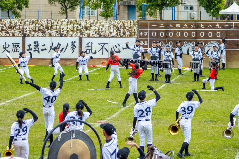 南興國中比賽演奏電影《KANO》主題曲，恰逢台灣隊逆轉勝南韓時刻。（嘉義市政府提供）