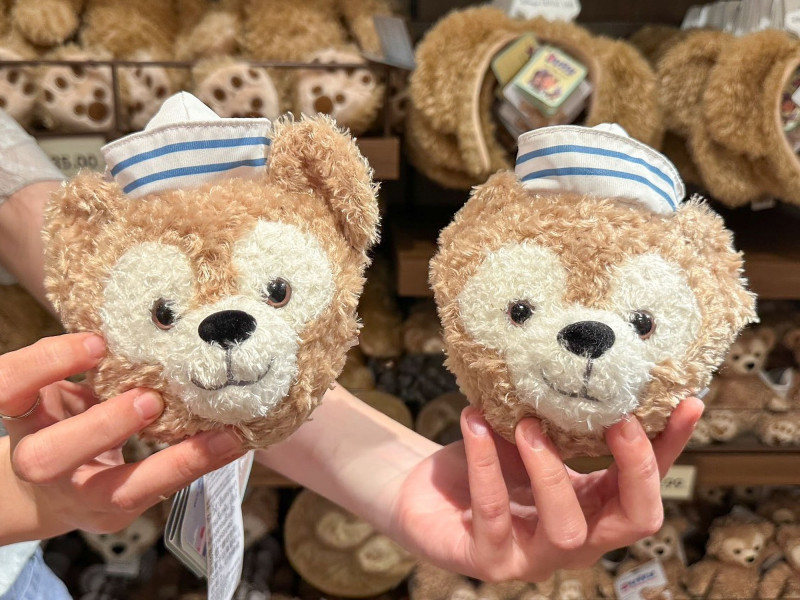 達菲與好友系列商品在船上首次登場，旅途完成達菲與好友探索任務可兌換專屬小驚喜。（可樂旅遊提供）