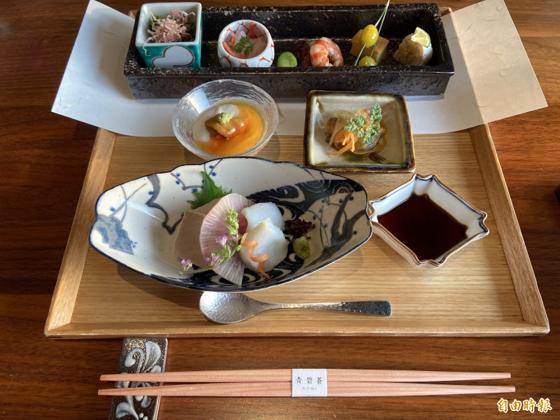 沖繩海麗客蘭尼青碧蒼餐廳可品嘗美味日式會席料理。（記者周幸叡攝）