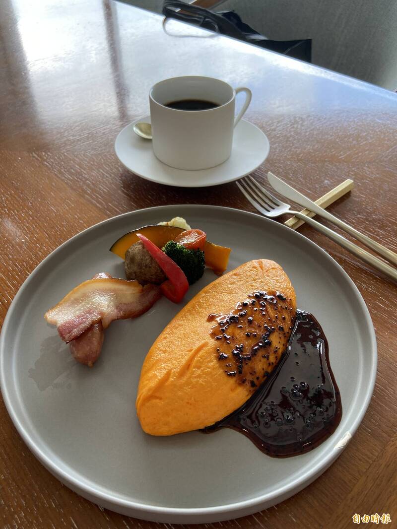 沖繩海麗客蘭尼Shiroux創意餐廳早餐提供多樣化選擇。（記者周幸叡攝）