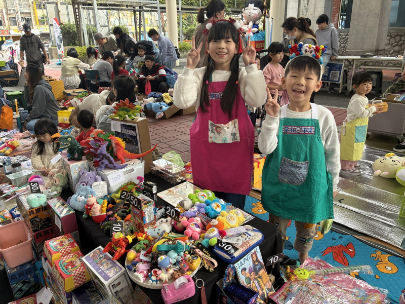4月4日至5日在 誠品生活新店將舉辦永續惜物小市集，邀請家長攜著孩子擺攤賣舊玩具。（誠品生活提供）