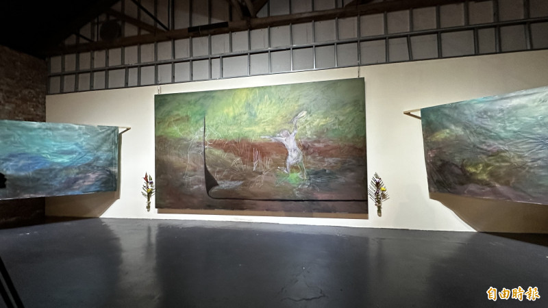 巨幅畫作為安德莉亞·柯洛尼的作品。（記者劉婉君攝）