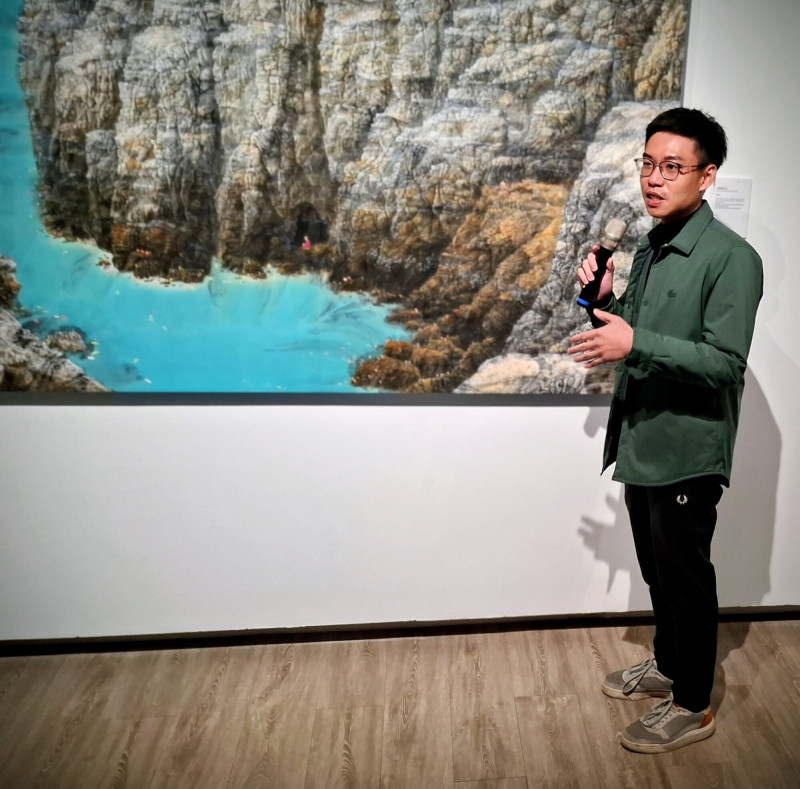 「2025中山青年藝術獎巡迴展」今（20）日於連江縣馬祖民俗文物館開展；圖為本屆中山青年藝術獎得主柯麟晏。（連江縣政府提供）
