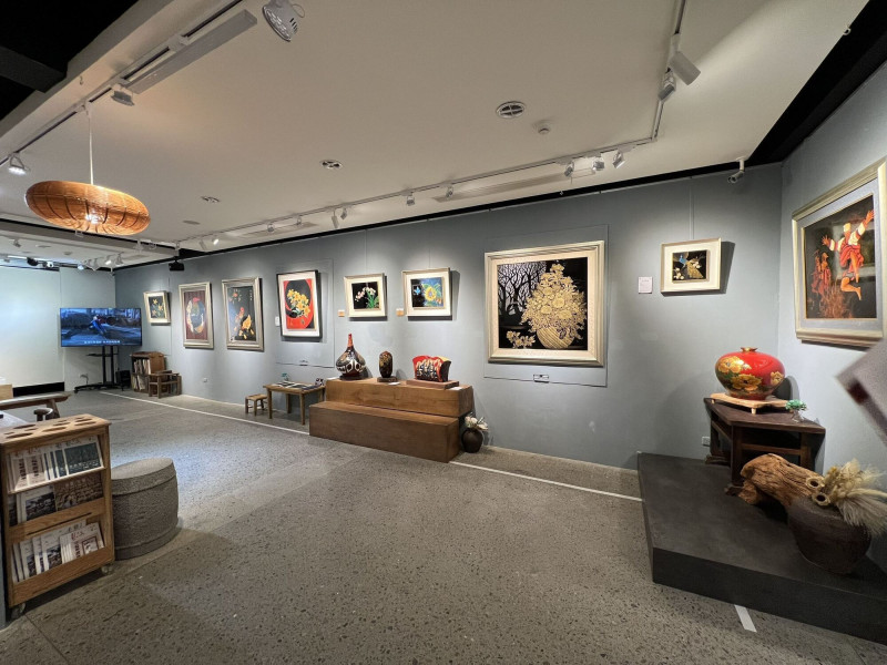 「人間國寶特展~漆藝王清霜家族x竹籐編張憲平」即日起至5月3日在新竹縣新瓦屋展覽館展出。（新竹縣政府提供）