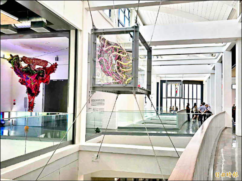 屏東縣立美術館展場空間立體化。（記者葉永騫攝）
