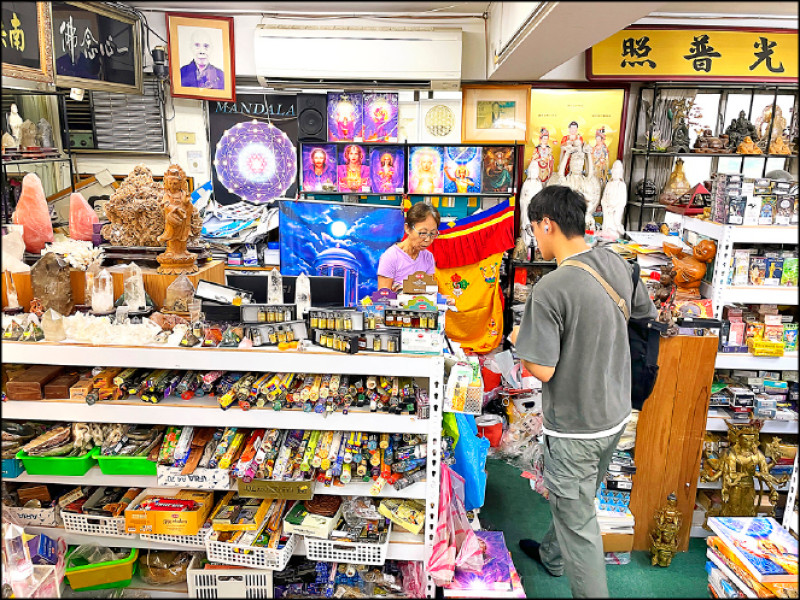 風格獨特的「佛化人生」，出現在《書店裡的影像詩》第三季。（夢田影像提供）