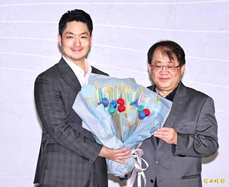 台北市長蔣萬安與朱宗慶藝術總監朱宗慶共同簽署北投製片廠ROT合作啟動。（記者方賓照攝）