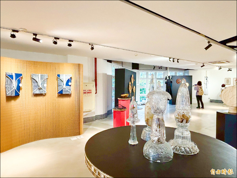 「絕美造物」展出珠寶、服飾、陶瓷及飾品等捷克現代工藝品。（記者董柏廷攝）