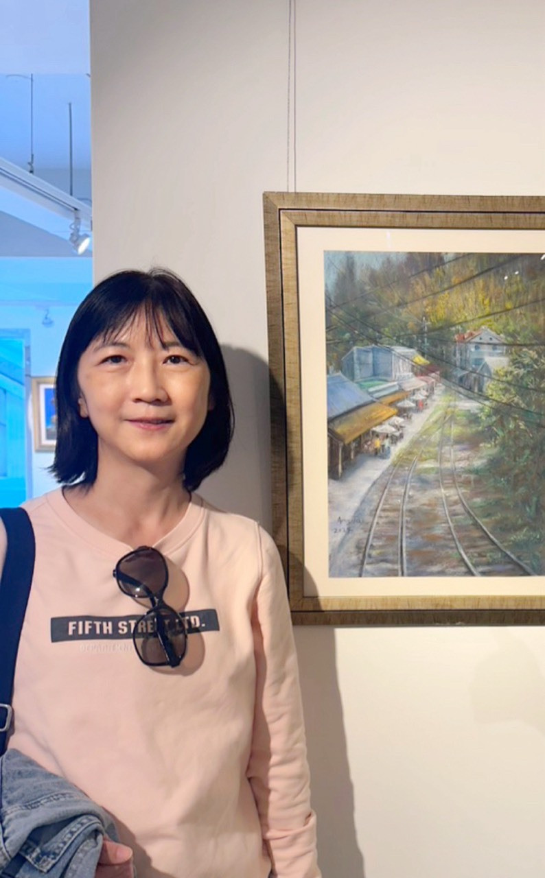 新竹市竹松社區大學指導老師朱秀玲，即日起與5名學生在新竹臺大分院生醫醫院舉辦聯展。（張美麗提供）