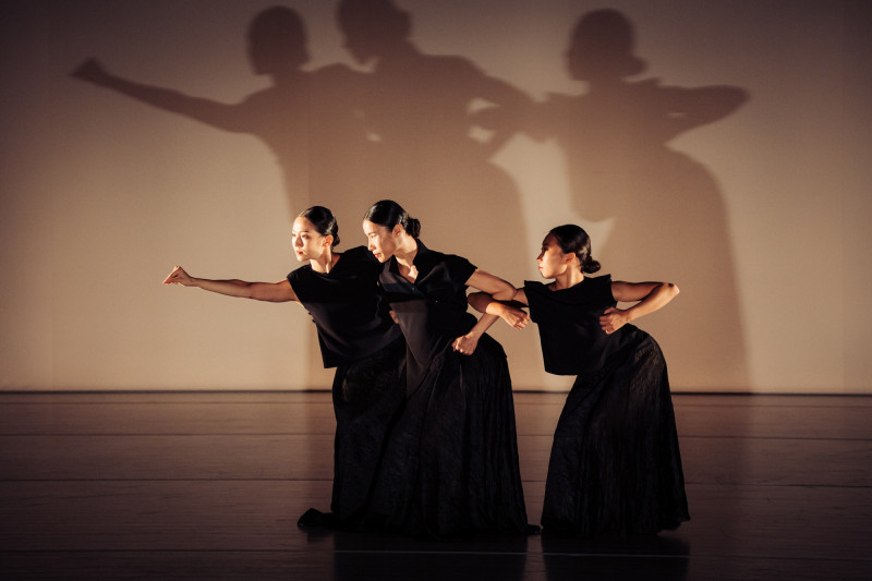 她，以身盛裝   巴魯在雲門「春鬥」重新凝視部落女性生命