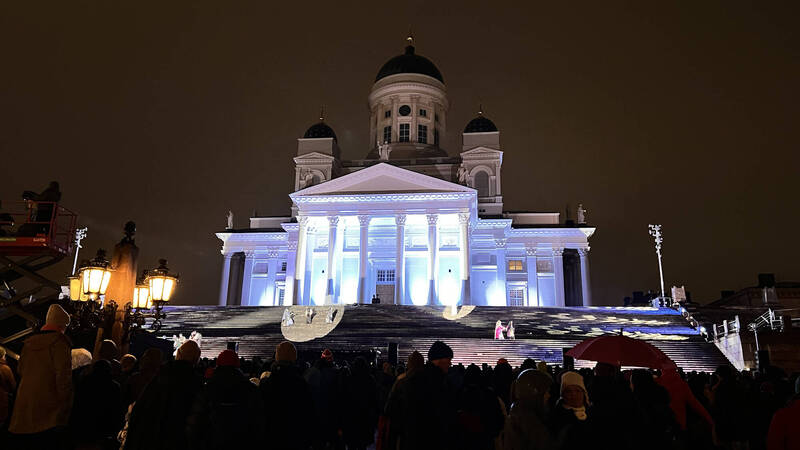 赫爾辛基白教堂成戶外劇場  《十字苦路》慶演30年
