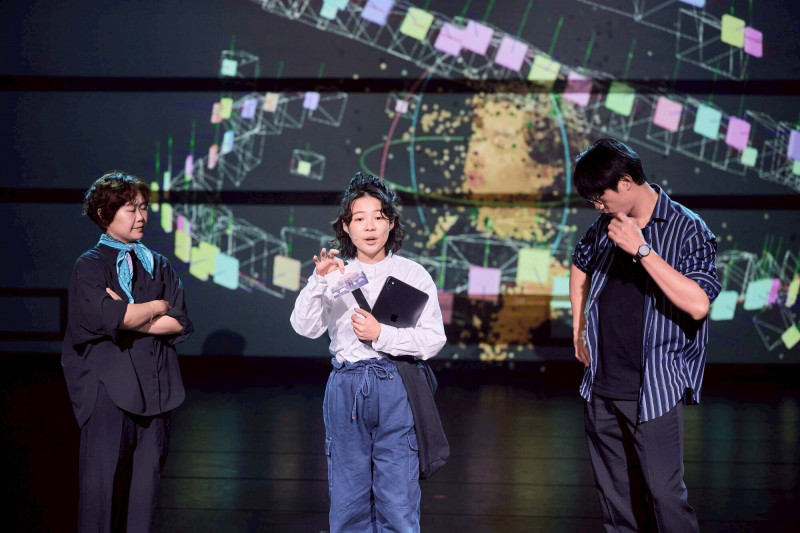 作品《電波訊號：昏迷父親連線對話》贏得「第4屆桃園科技表演藝術獎」銀獎。（桃園市政府提供）