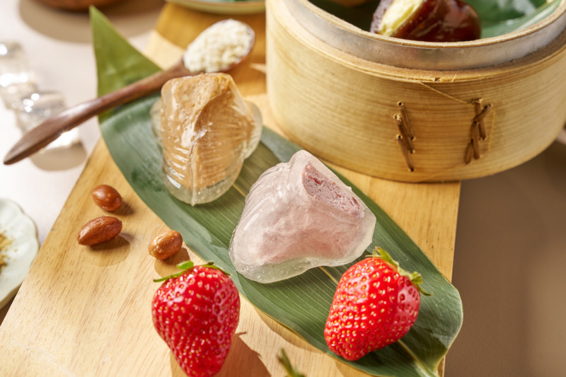 冰心Q粽禮袋內含水晶花生、草莓、紅豆、黑糖布丁，深受大小朋友喜愛。（台北福華大飯店提供）