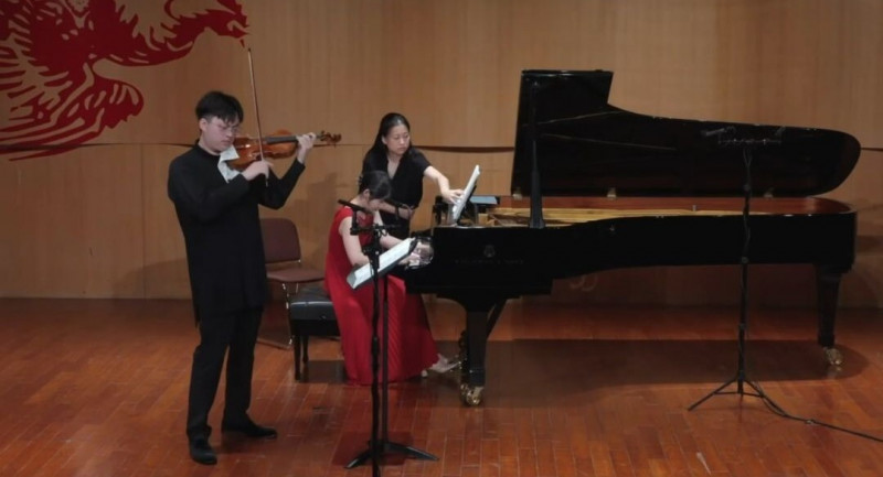 馬家偉（左）曾參與無數的音樂會表演。（馬家偉提供）