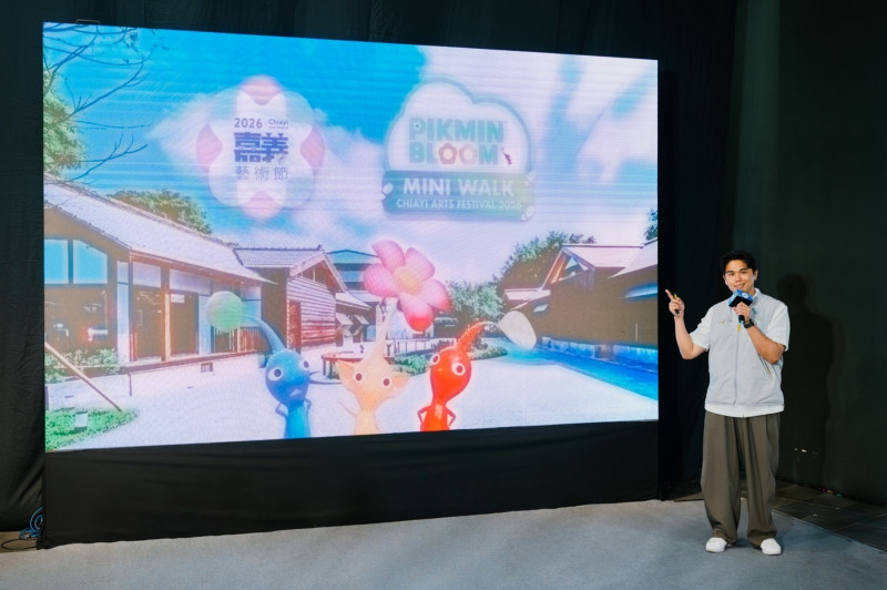 嘉市文化局長謝育哲宣布藝術節結合 Pikmin Bloom，推出「Pikmin Bloom 迷你散步」。（嘉市政府提供）