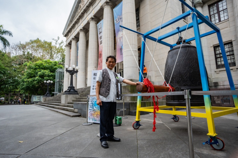 林世寶表示，希望這座自台灣響起的鐘聲，能成為連結世界的橋樑，在動盪時代中喚起人們對和平的關注與行動。（盾牌藝術基金會提供）