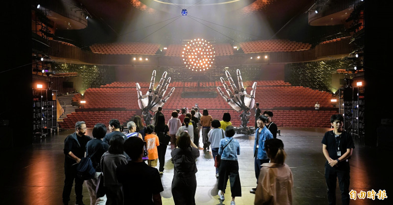 豪華朗機工首登歌劇院  《最後一問》柔軟如詩  無人劇場擁有溫暖靈魂