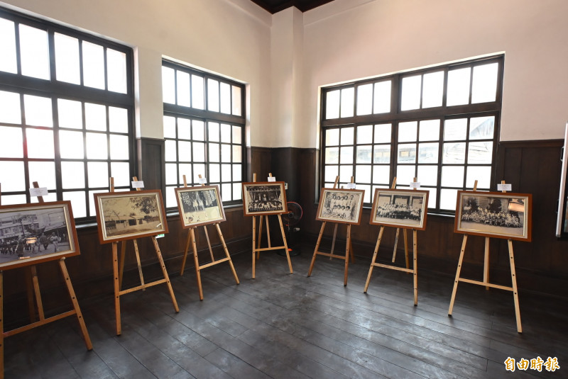 二林武德殿同步推出「時光入殿—二林的記憶老照片展」，展期至明年5月3日。（記者陳冠備攝）