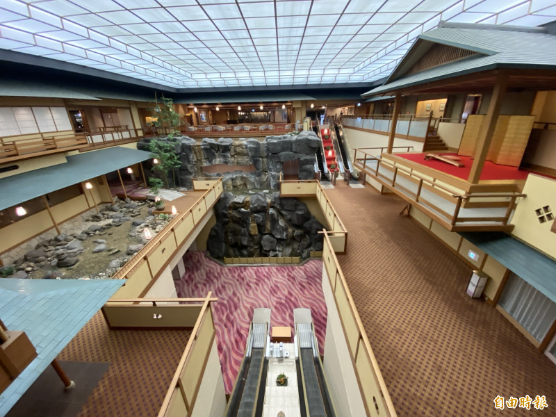 充滿奇趣的和風庭園造景，被許多影迷認為有如真實世界版的《鬼滅之刃》「無限城」。（記者周幸叡攝）