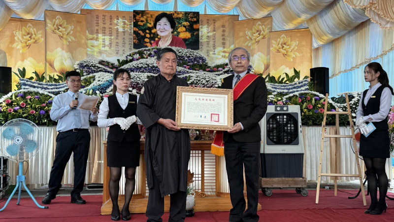 台東縣傳統工藝「台東藺草編」保存者林黃嬌辭世 文化部頒贈旌揚狀