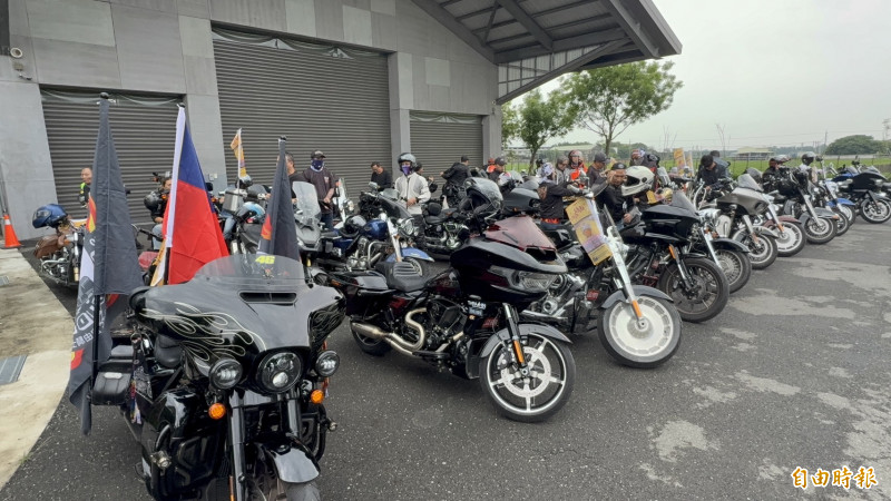 60輛哈雷機車粗估總價上看7,000萬元，場面壯觀。（記者李文德攝）