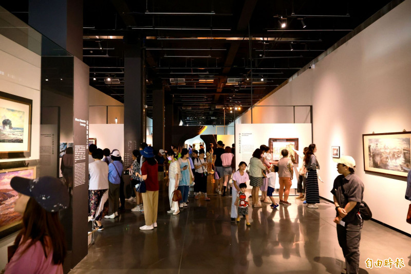 屏東縣立美術館開館首月狂吸人潮 屏菸破10萬人次入園