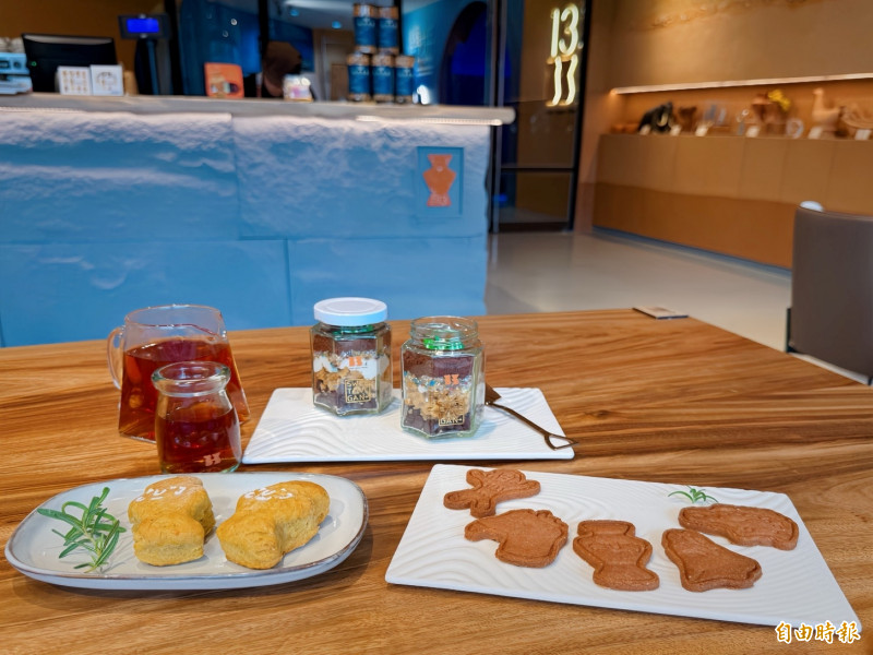 「13 CAFÉ」未來規劃推出「人面陶罐司康」與「文物造型餅乾」等系列手作。（記者翁聿煌攝）