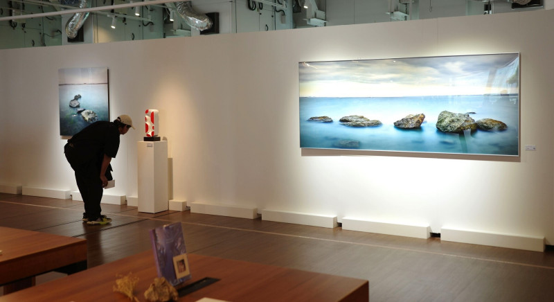 「一念，萬境」是「2026承億亞灣藝術節」首發展覽。（承億酒店提供）