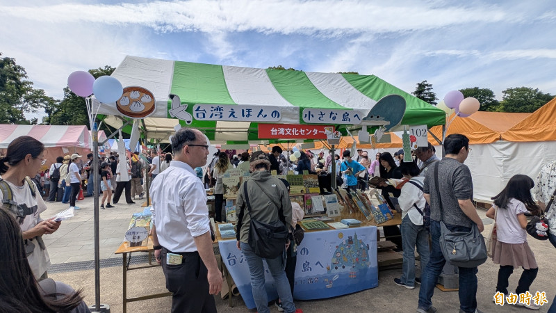 台灣原創繪本首次參展日本最大的童書市集「上野之森親子書展」。（記者林翠儀攝）