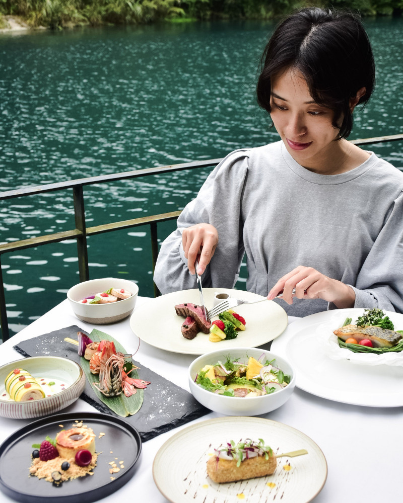 首漾餐廳以「味覺環行台灣」端出各地美食。（馥蘭朵烏來提供）