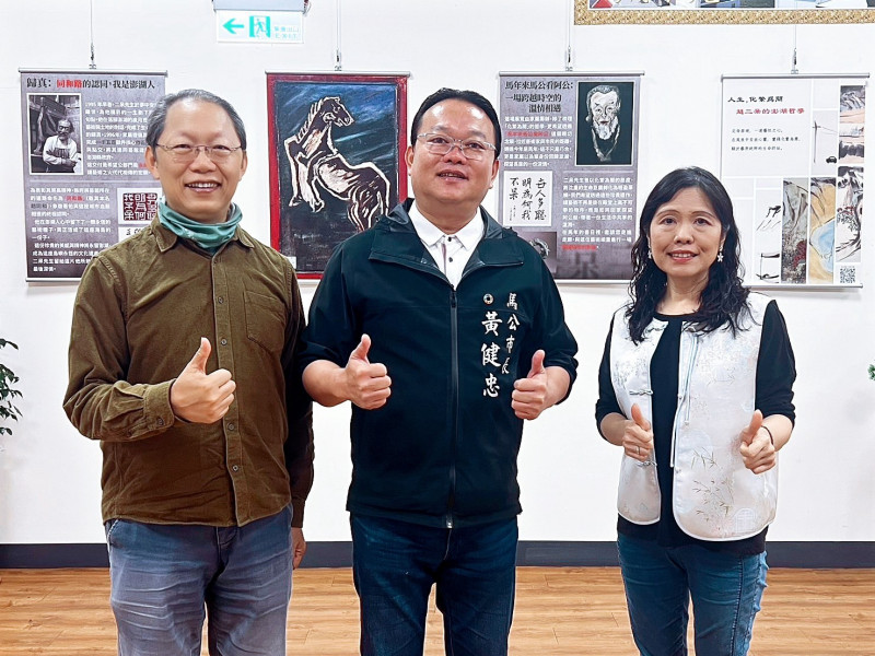 趙二呆後人趙頤，一直為先輩二呆藝館爭取保存及曝光機會。（馬公市公所提供）