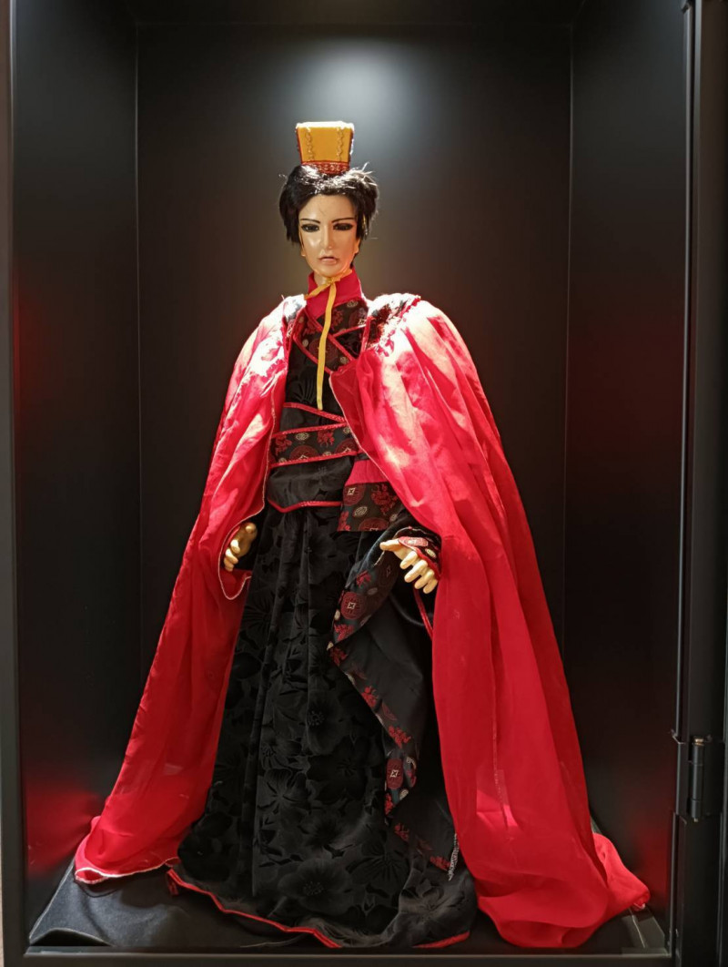 展覽作品呈現偶戲多種樣貌，如黃世志就將經典文學「王子復仇記」，轉譯製作成戲偶。（黃世志提供）
