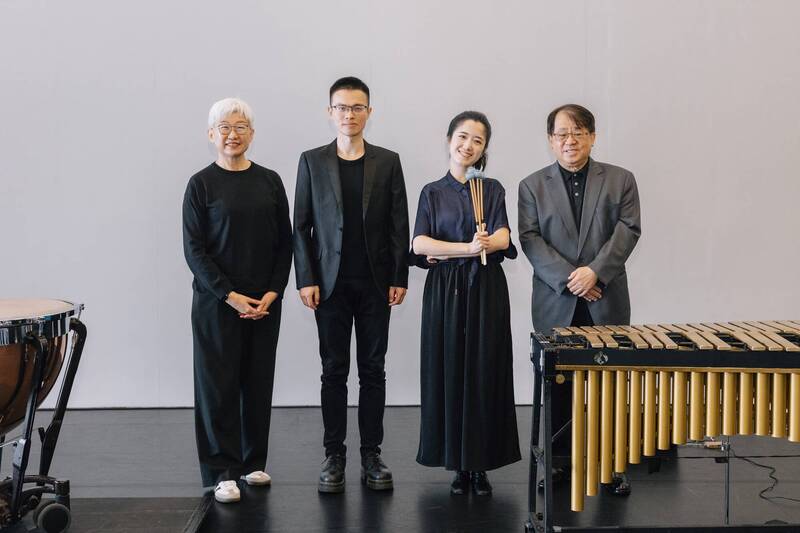 北藝中心董事長王文儀（左起）、擊樂演奏家謝孟甫、擊樂演奏家巫欣璇，以及朱宗慶打擊樂團創辦人暨藝術總監朱宗慶。（北藝中心提供）