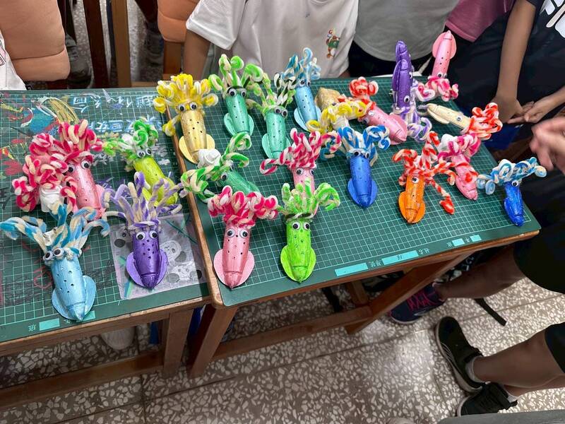 海廢變身小管夜燈 澎漁會與文澳國小創作討人喜