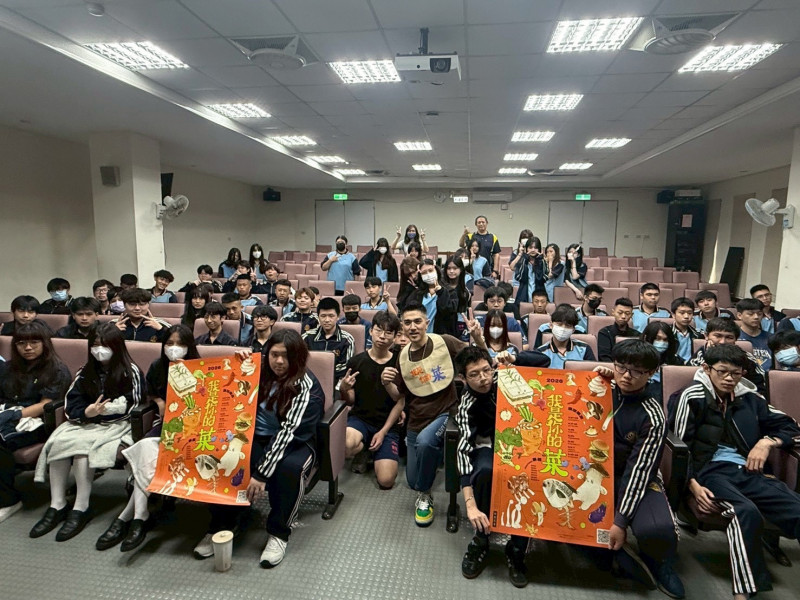 黃仁勳提3關鍵特質 東泰高中攜手相聲瓦舍藝術交流啟發學生創意