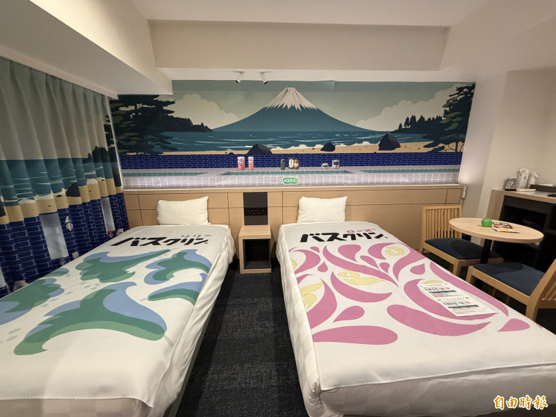 「巴斯克林房」讓住宿客享受宛如歇宿在大眾澡堂的樂趣。（記者周幸叡攝）