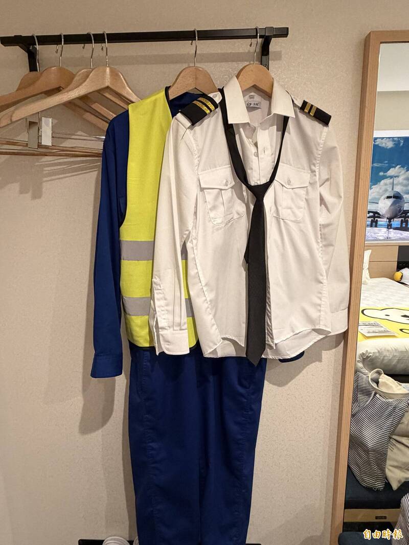 「AIRDO房」提供AIRDO制服讓住宿客玩cosplay。（記者周幸叡攝）