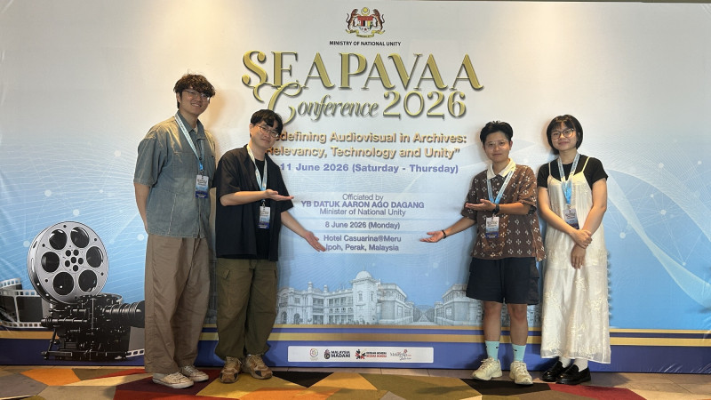 南藝大音像紀錄所研究生陸皓昀(左起)、陳俊佑、apu’u yakumangana、徐語鍶,出席在馬來西亞舉行的東南亞太視聽資料館協會國際年會,分享搶救花蓮馬太鞍溪堰塞湖潰堤受災家庭影像的經驗。(南藝大音像紀錄所提供)