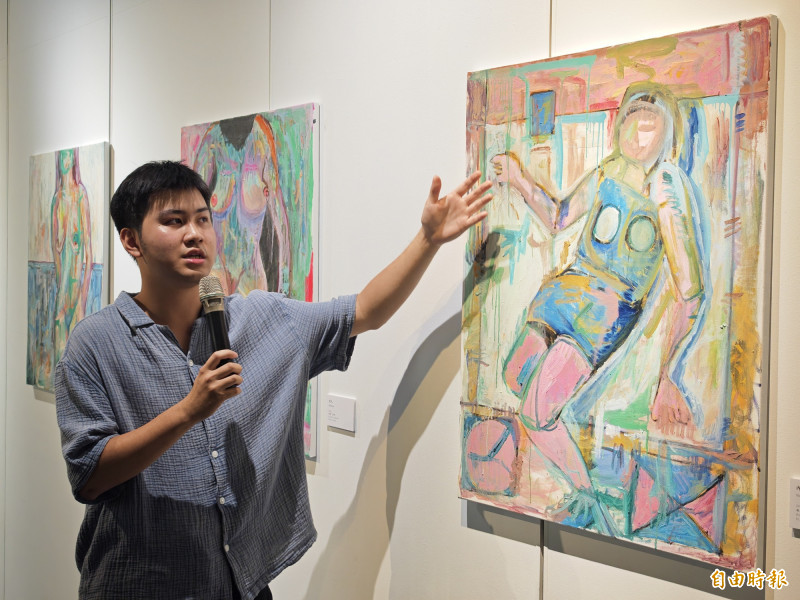 噶瑪蘭族新銳藝術家任顏料重量恣意揮灑 《人之粗》原文發中心開展