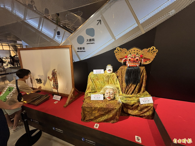 近距離看「武士面具」與皮影戲!甘美朗敲好玩 搬出印尼傳統偶件