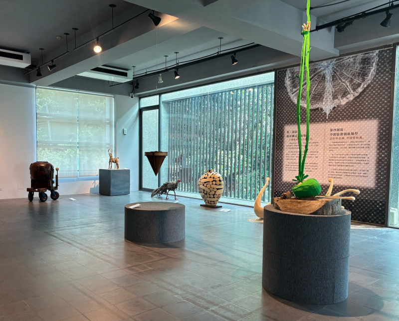 今年國際木雕藝術交流展，創作豐富多元。（三義木雕博物館提供）