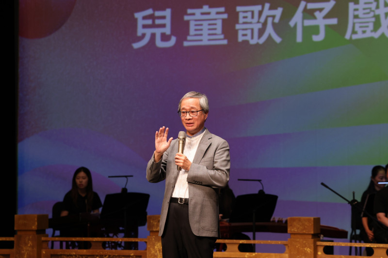 搭船來台也一視同仁!歌仔戲中心掛牌 李遠台上鞠躬強調照顧所有劇種