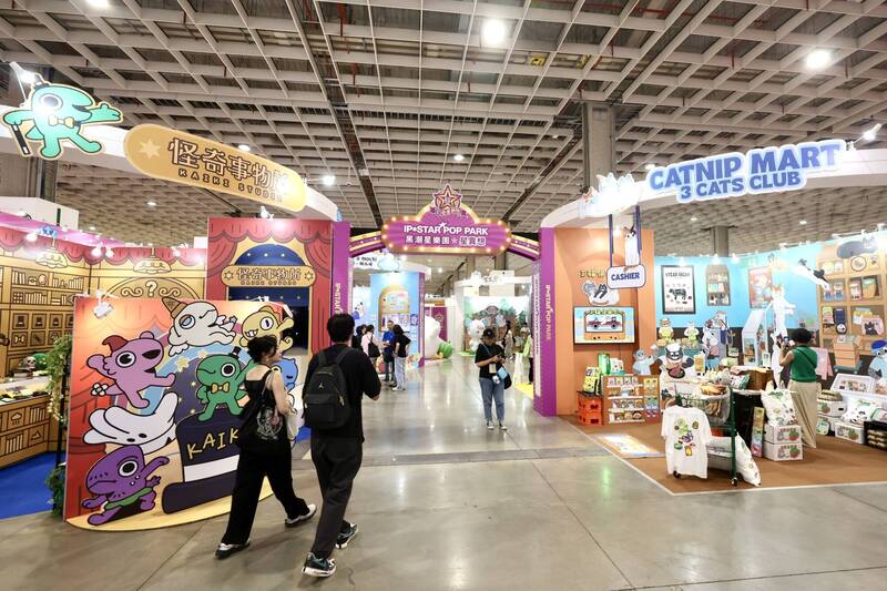 「黑潮星樂園」透過劇院式展廳規劃，打造結合故事力、視覺奇觀與商業潛力的奇幻樂園，帶領觀眾與全球買家深入探索臺灣原創IP的多元宇宙。（文化部提供）