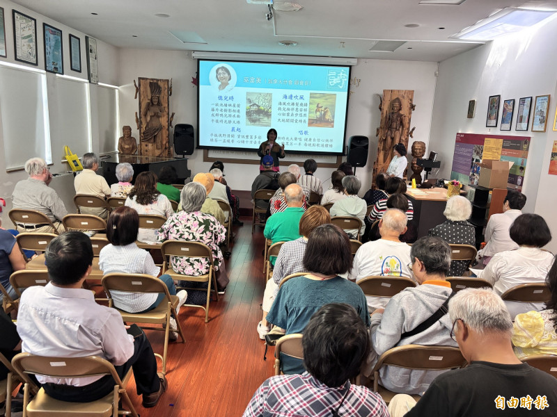 新古詩講座吸引近70人參加。（記者張伶銖攝）